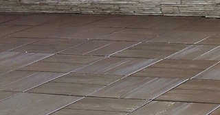 Бетонная брусчатка двора в Балашихе в октябре