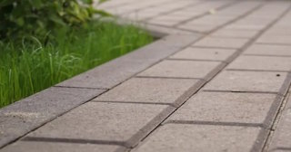 Профессиональная укладка тротуарных дорожек в Балашихе в октябре